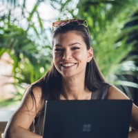 Agnes Lakatos Email