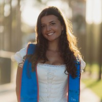 dataing Employee Bella Valdes-Houghton's profile photo