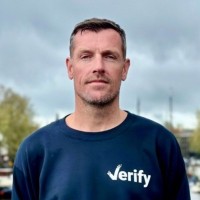 Verify Employee Niels Bouwman's profile photo