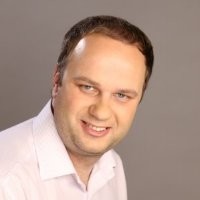Martin Holuša Email