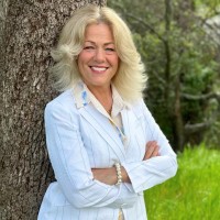 Legends Real Estate Employee Laura Erfert's profile photo