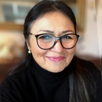 Emine Csortos Email