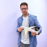 Lukas Bach Email