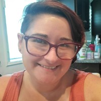 Superior Graphite Employee Leslie Hull's profile photo