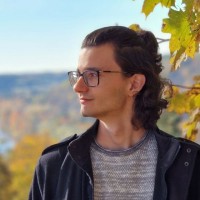 Stef van Essen Email