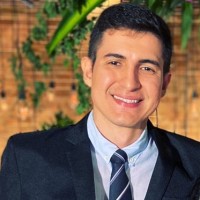 Esrom Bomfim Email