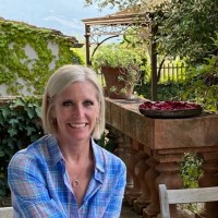 Julia Noonan Email & Phone Number