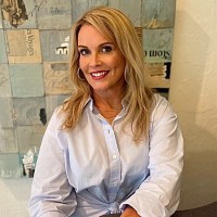 Watersound Real Estate Employee Louise Hooker's profile photo