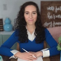 CrohnsColitisLifestyle Employee Linsy Lewandowski's profile photo