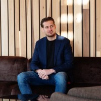 Score Utica Employee Chet Bakker's profile photo