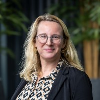 Arienne de Jong Email