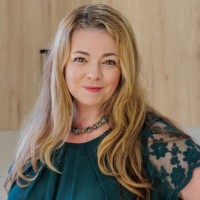 Lindsey Henderson-Kuka Email & Phone Number