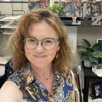 Elizabeth Holzwarth Email & Phone Number