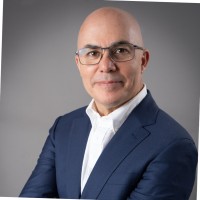 Roberto Barías Email
