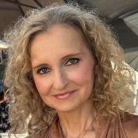 Saskia Winkelmann Email