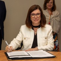 Petrobras Employee Magda Chambriard's profile photo