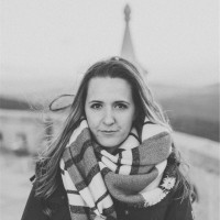 Sára Tóth-Rockenbauer Email