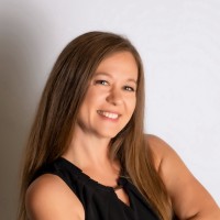 Awayday Vacation Rentals Employee Leslie Daughtry's profile photo