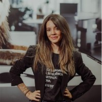 Lais Konig Email