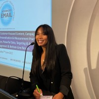 italki Employee Lana Hoang's profile photo