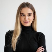 Luvisa Saraqi Email