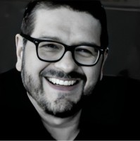 E-mail e número de telefone de Carlos Parada