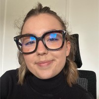 Alzuri Laury Email