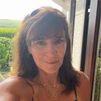 Copy-proof Employee Julia At's profile photo