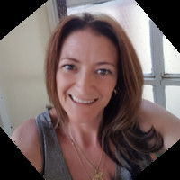 Lesley Valanidas Email