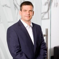 Stefan Toth Email
