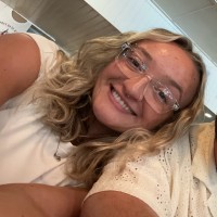 J2 Tanning Employee Vivien Stevenson's profile photo