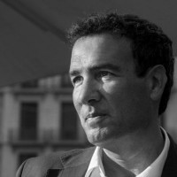 E-mail e número de telefone de Raphael Minder