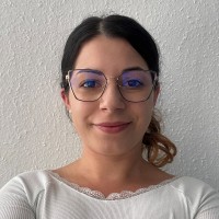 Kitti Lakatos Email
