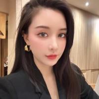 RE Management Employee Chen Weiwei's profile photo