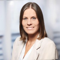 Julia Mäker Email
