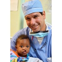 Henrique Vélez Email