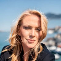 Anna Shields Email & Phone Number