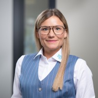 Julia Uth Email