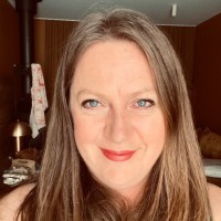 Sales Team Providers Employee Azra Horell's profile photo