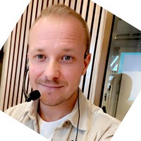 Simon Lindh Email & Phone Number