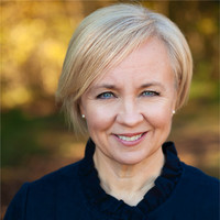 Merge Employee Heidi West's profile photo