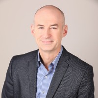 E-mail e número de telefone de Jacques D'Arcy