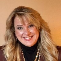 Independent Real Estate Professional Employee Dina Cashwell's profile photo