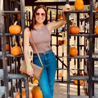Two Coast Living Employee Jennifer Coville's profile photo