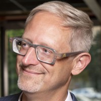 Marek Neumann Email