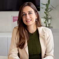 Lais Senna Email