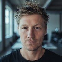 Mads Wollesen Email