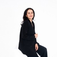 Elsa Lindsay Email & Phone Number