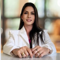 Bradesco Employee Alíne Camargo's profile photo