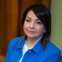 Éva Totok Email